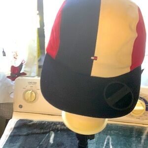 Tommy Hilfiger hat